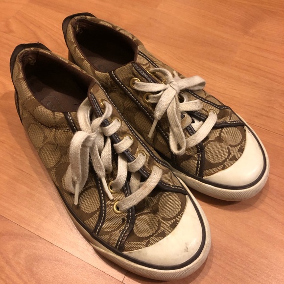 Size 6 Coach designer sneakers in Barrett style. - Picture 3 of 5